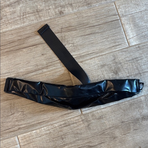 Free People Movement Slim Fold Runner Corssbody Sling Bag - Picture 4 of 4